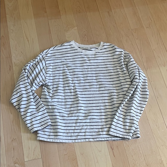 Pull&Bear Tops - Pull&Bear White and Black Striped Crew Neck size small